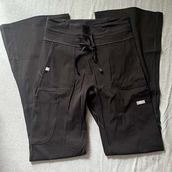 Figs high waisted Seville flare scrub leggings - Picture 8 of 11